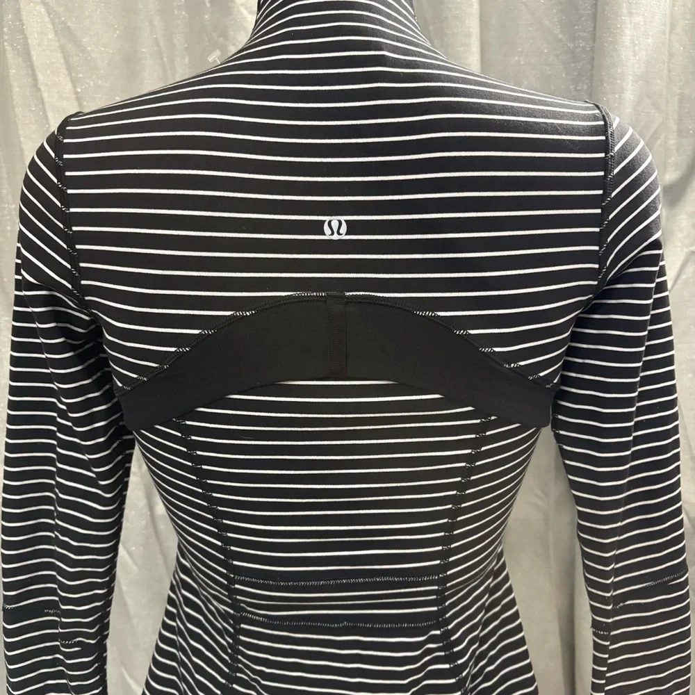 Lululemon Black and White parallel Define Jacket - Picture 7 of 15